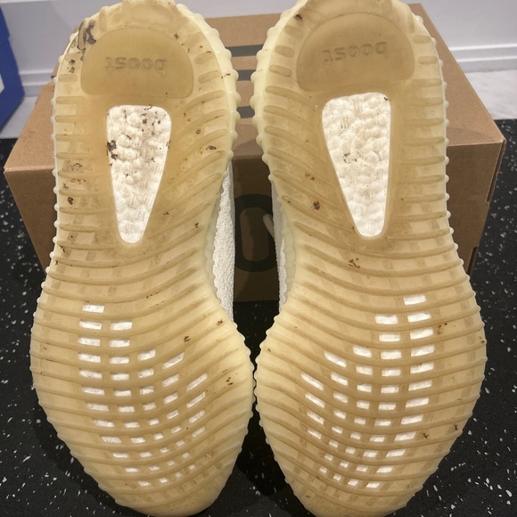Adidas Yeezy Boost 350 - Picture 2 of 4